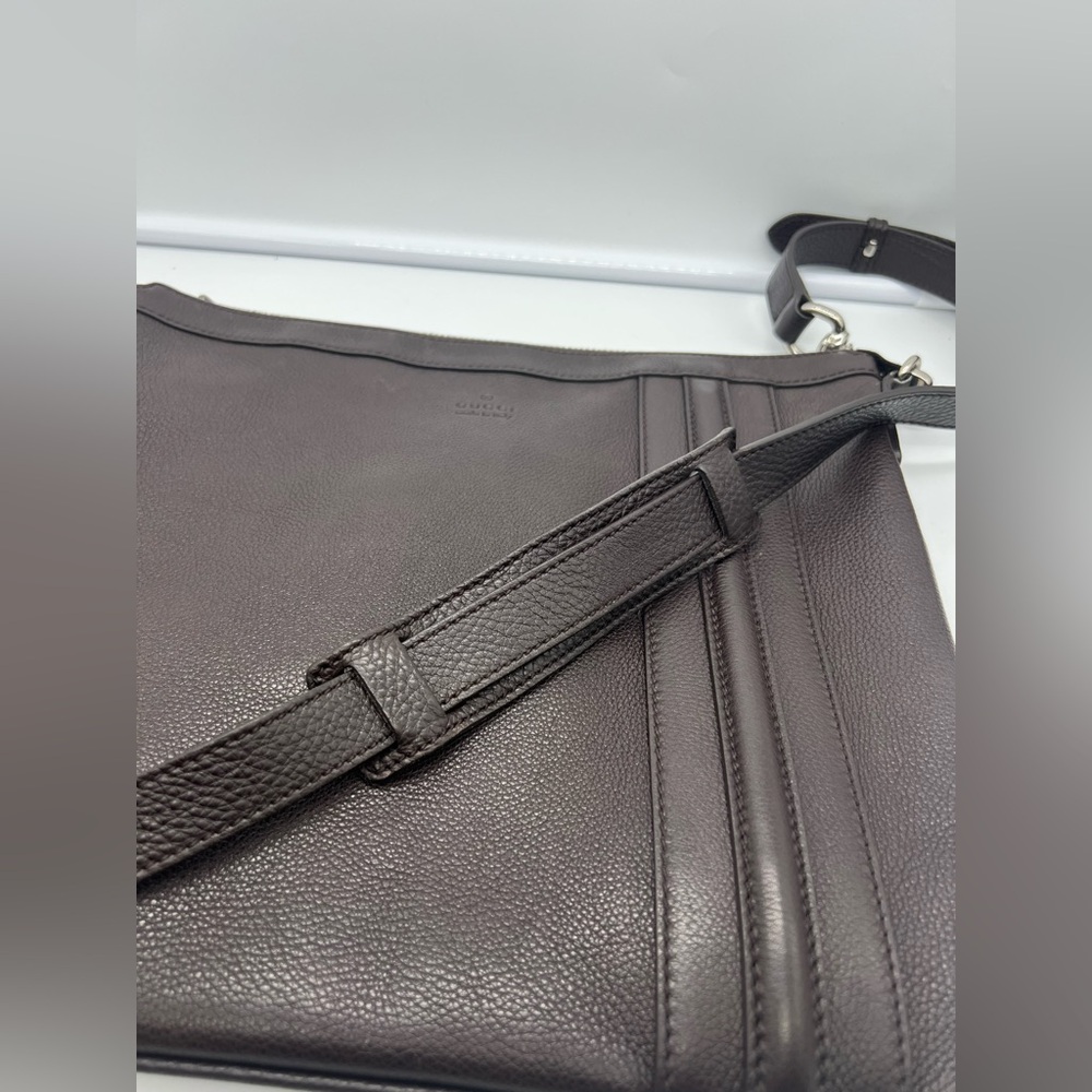 GUCCI Men's 233329 Dark Brown Pebbled Leather Adjustable Messenger Crossbody Bag - Picture 6 of 17